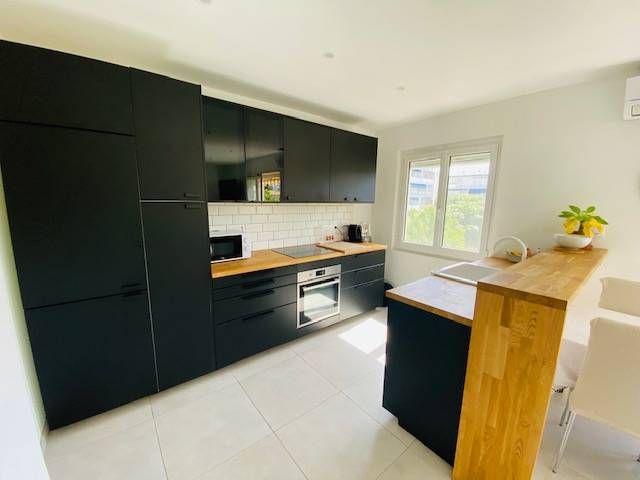 Duplex à vendre en haut de villa avec double garage à La Seyne