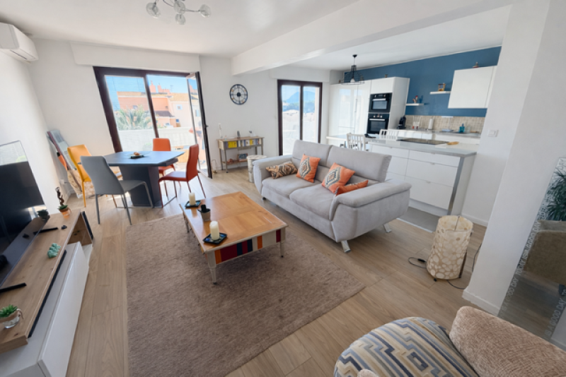 très beau T3 à vendre aux sablettes à la seyne sur mer dernier étage proche mer et écoles