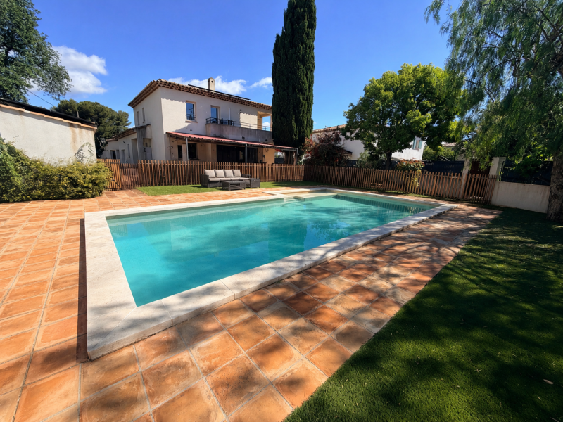 vente grande maison moderne piscine 2 garages 1 grande annexe forage belles prestations à Mar Vivo à La Seyne sur Mer