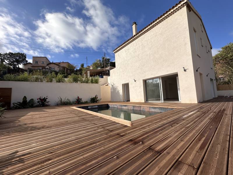 vente maison moderne avec piscine stationnements pompe à chaleur à marseille 11e