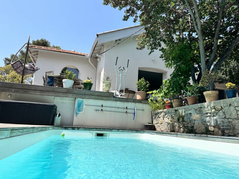 belle maison de plain-pied avec piscine à vendre sur Toulon
