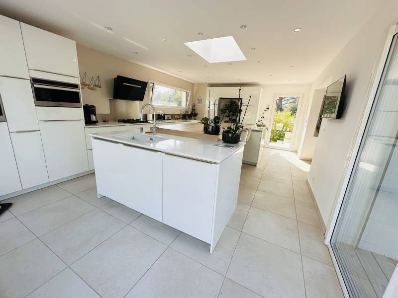 appartement 3 pièces moderne et lumineux à vendre à Hyères sud var 