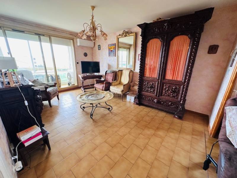 T4 avec ascenseur à vendre centre ville six fours les plages 83140