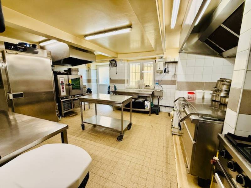 cuisine traiteur à venrde, fonds de commerce de restauration, cuisine dark kitchen à La Seyne, équipement traiteur professionnel, vente commerce cuisie équipée, dark kitchen livraison, new style immo, immobilier professionel