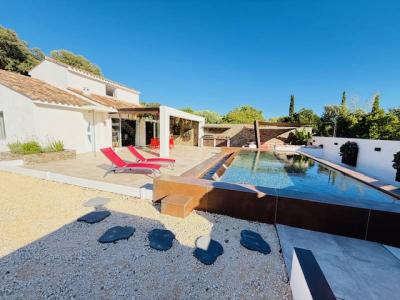 vente maison standing le beausset piscine 3 chambres moderne lumineuse stationnements new style immo