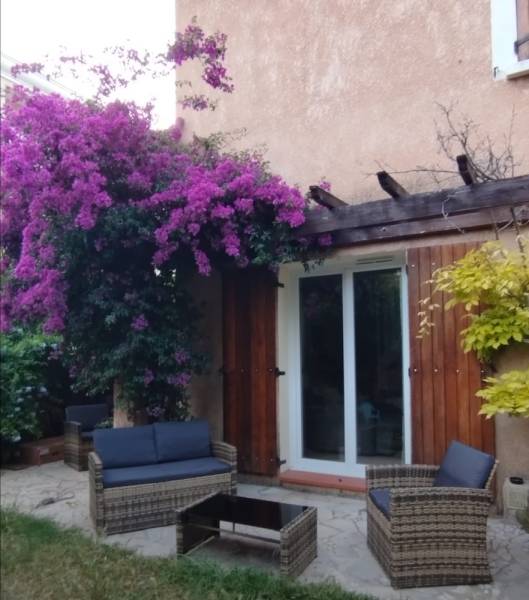 vente maison de 2 étages avec jardin - stationnement, 3 chambres climatisation à toulon beaulieu