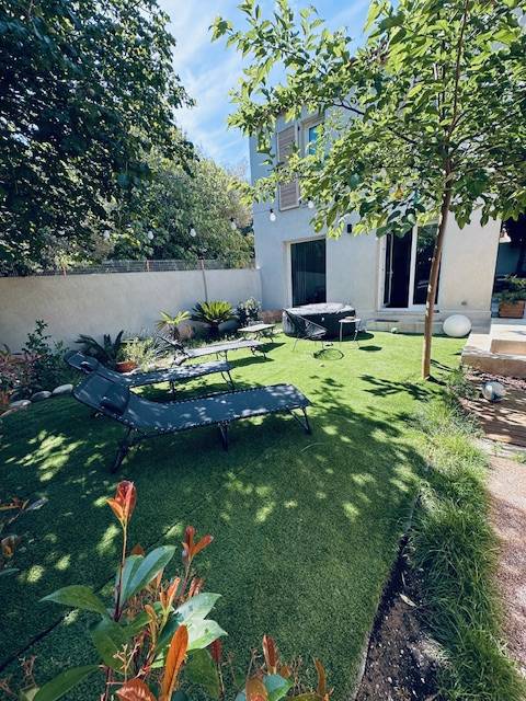 toulon cap brun maison lumineuse rénovée avec chambre de plain pied jardin et parking à vendre