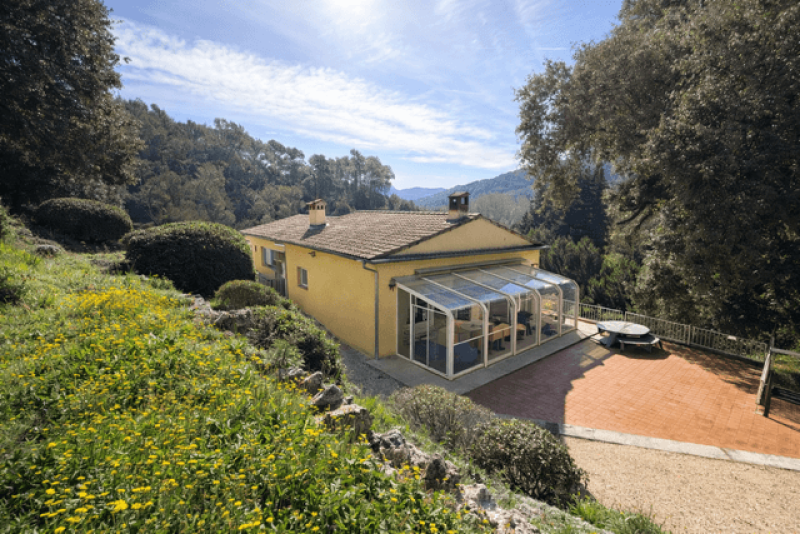 vente grande maison familiale avec piscine jardin annexes belles prestations à Signes
