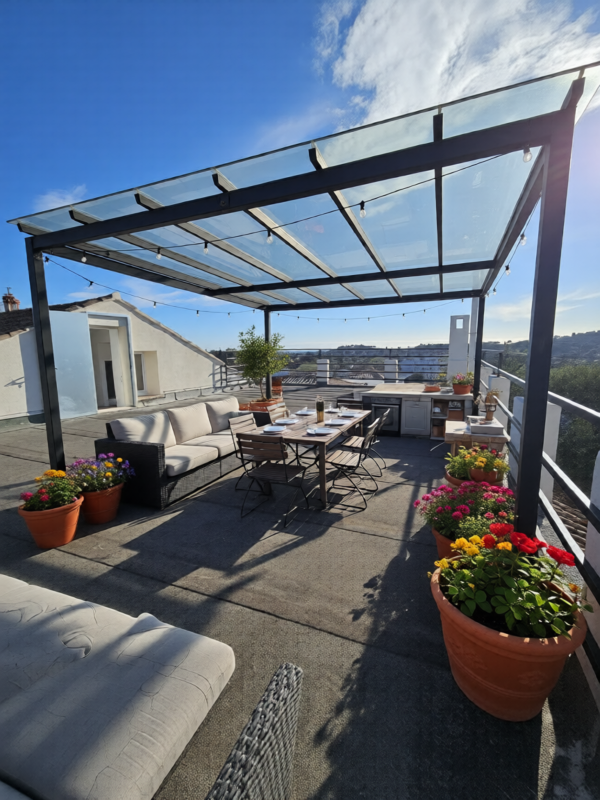 new style immo propose un T3 avec très grande terrasse et 2 stationnements à la garde 